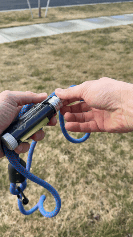 Quick-Release Clasp. Zero Knots.